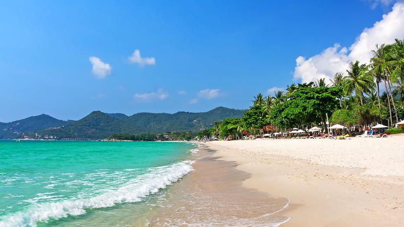 Hotels.com Chaweng Beach is Koh Samui's busiest beach where you can find the best surfing and shopping spots.